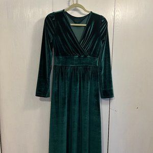 GREEN VELVET DRESS SIZE M.